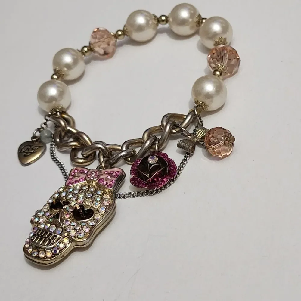 Betsey Johnson 100%authentic vintage skull bracelet - Picture 2 of 5
